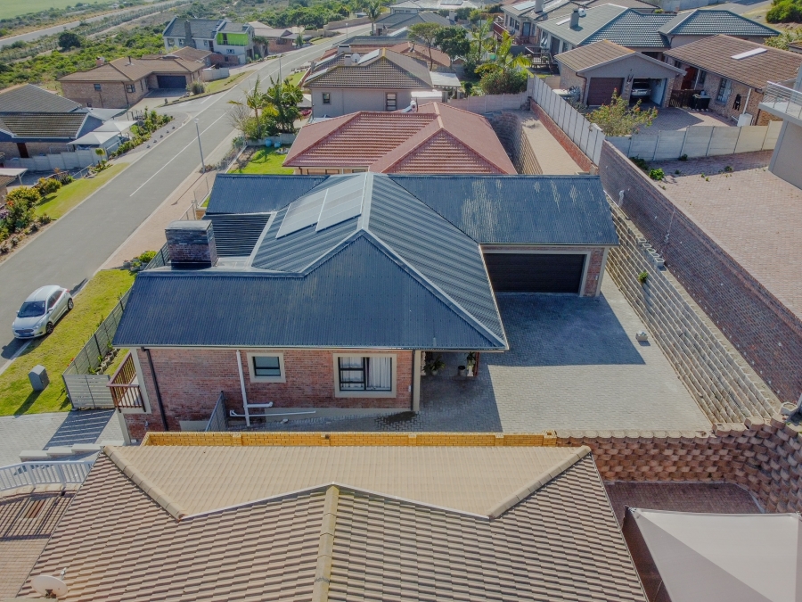 5 Bedroom Property for Sale in Reebok Western Cape